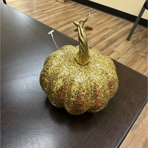Pretty gold sparkling pumpkin 🎃 decor accent - Picture 2 of 10